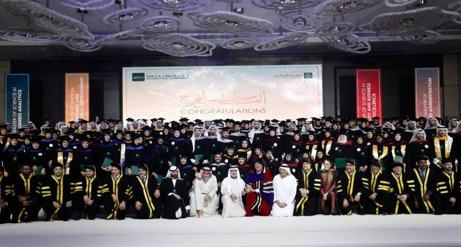 كلية أبوظبي للإدارة تحتفي بخريجي العام 2023