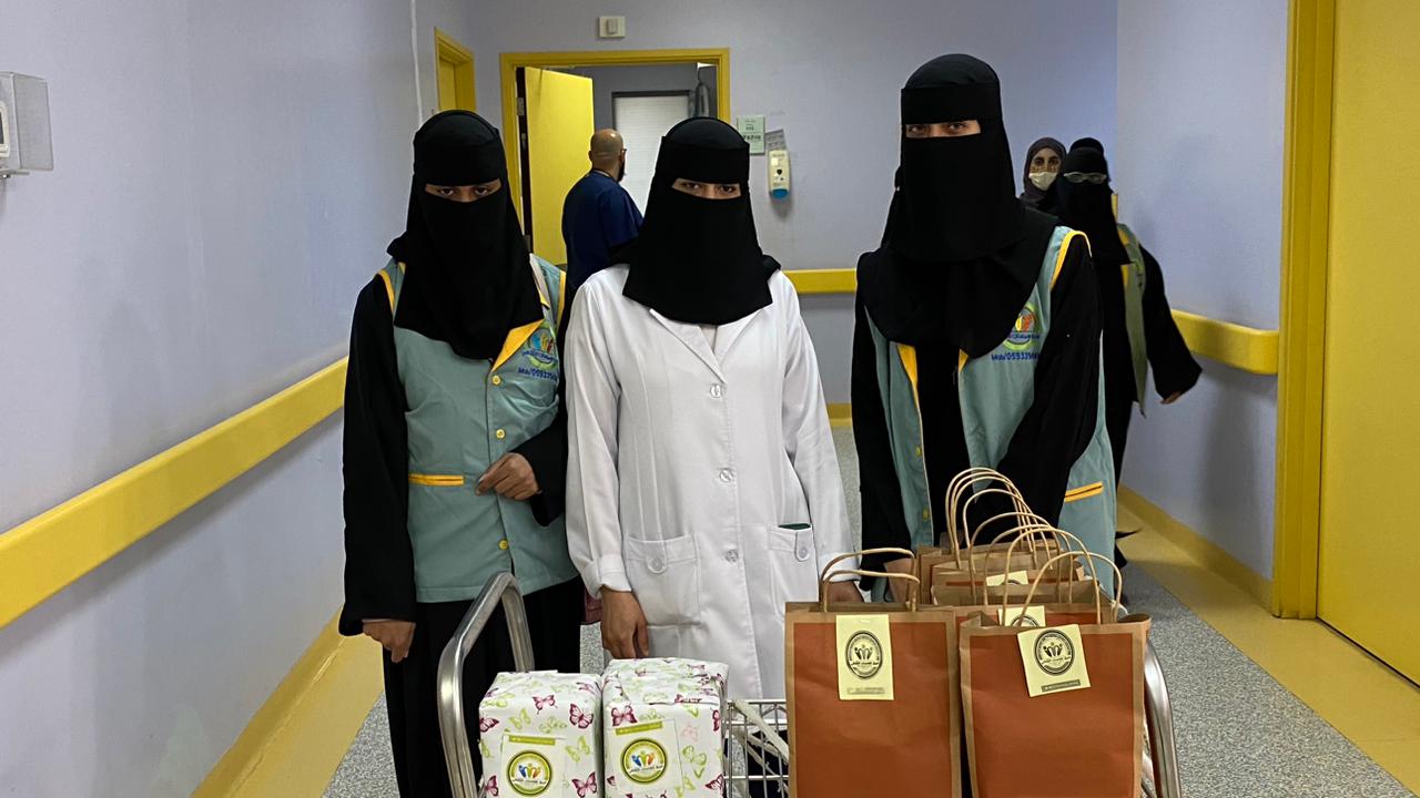 *همسات الثقافي بمناسبة يوم التأسيس السعودي  يقدم  للمرضى٨٠٠ هدية*