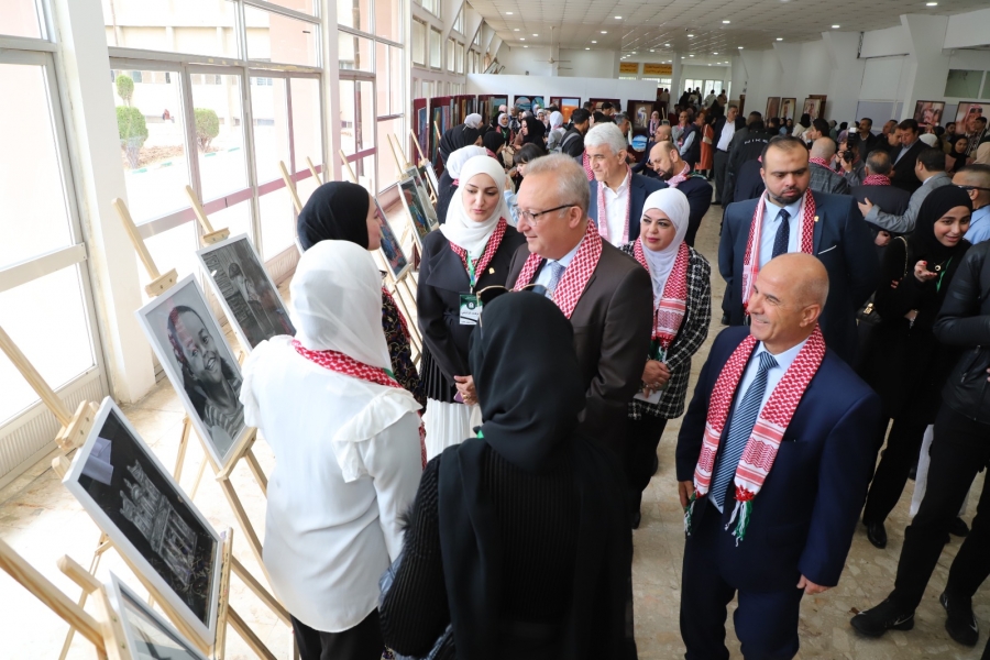 في احتفال مهيب .. اليرموك تحتفل بعيد ميلاد القائد .. صور