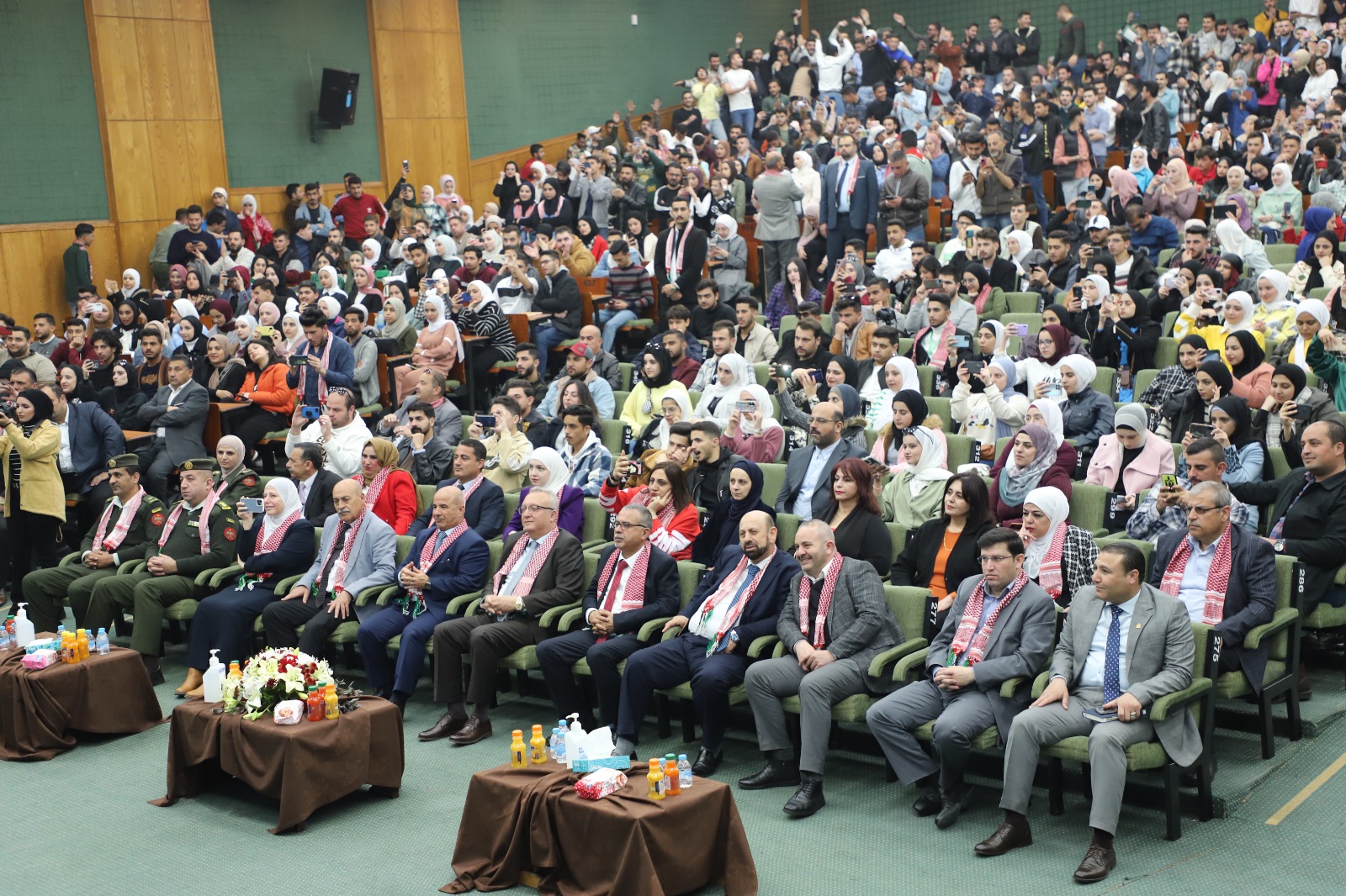 في احتفال مهيب .. اليرموك تحتفل بعيد ميلاد القائد .. صور 