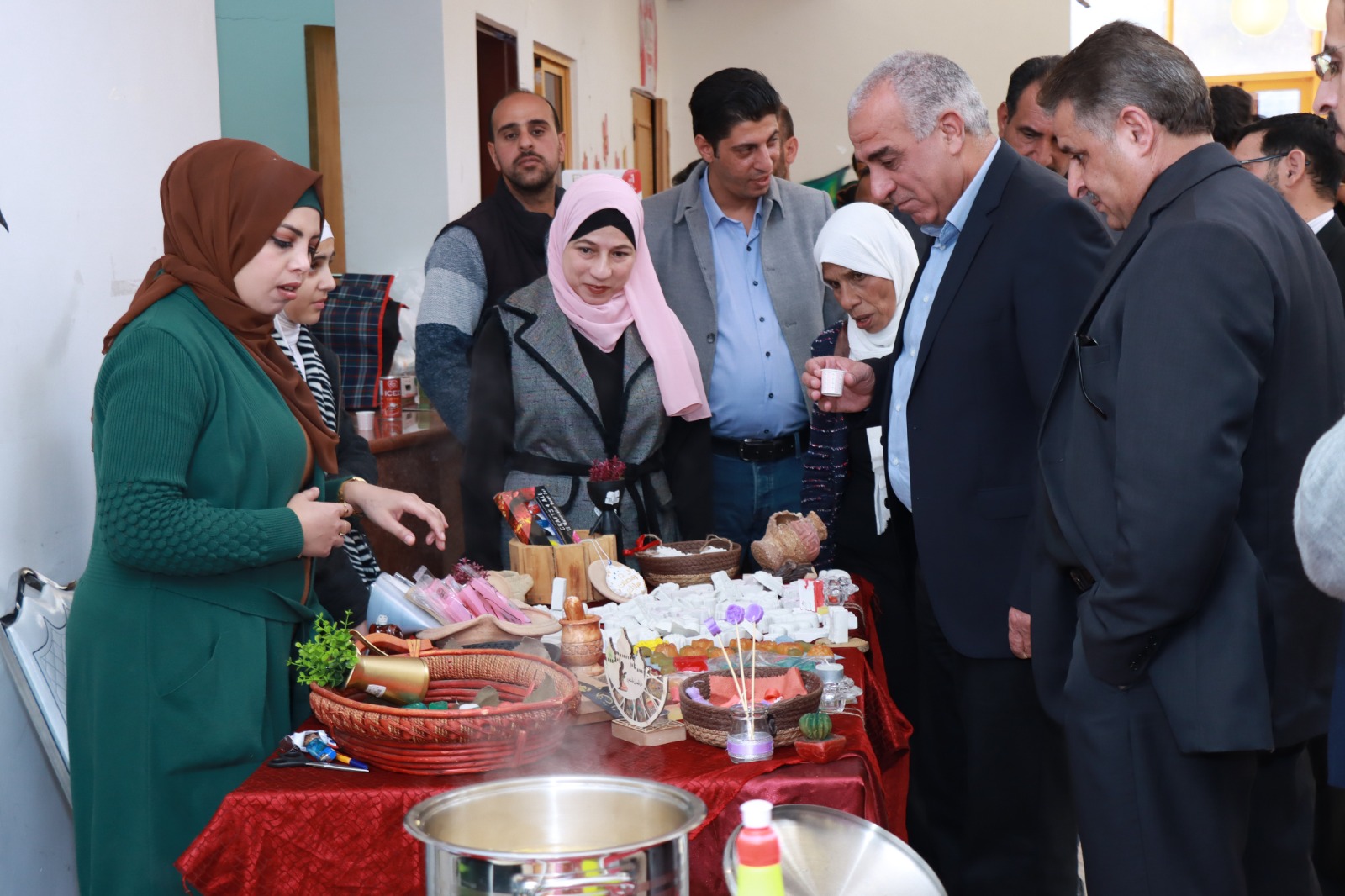 بازار خيري بمناسبة اليوم العالمي للمرأة في جامعة الحسين بن طلال. 