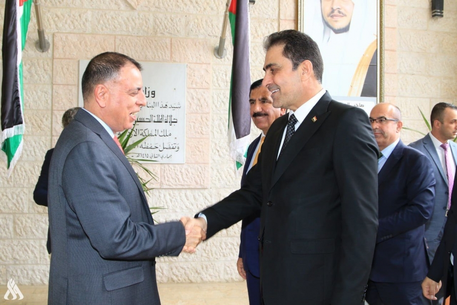 وزير الداخلية مازن الفراية يلتقي وفدا نيابيا عراقيا ويؤكد : نقدم تسهيلات غير مسبوقة للعراقيين