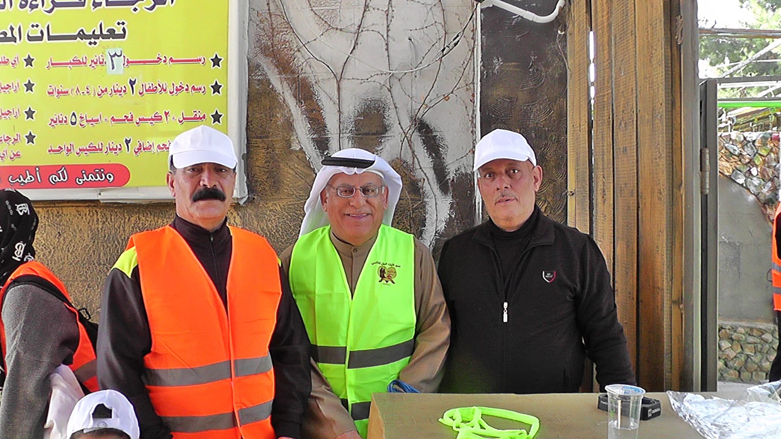 بالصور : مبادرة لمسة عمان مستمرة بإطلاق مسير غابات عمان