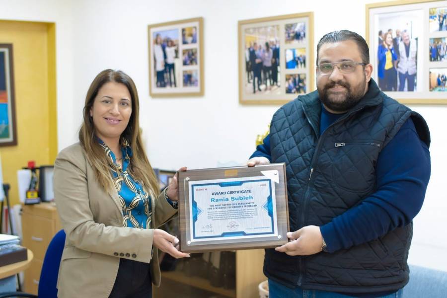شركة makeblock العالمية تمنح المدير التنفيذي لزها رانيه صبيح جائزة أكثر شخصية مؤثرة في نشر التكنولوجيا