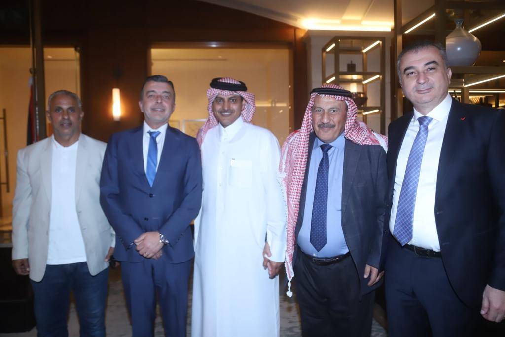 الفايز والصفدي و70 نائبا وعينا وشخصيات على مائدة السفير القطري (صور)