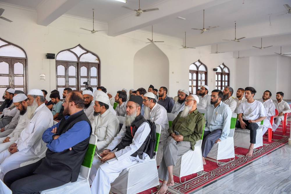 وزارة الشؤون الإسلامية تسلم 92 ألف نسخة من المصحف الشريف هدية من خادم الحرمين الشريفين للجمعيات الإسلامية في الهند