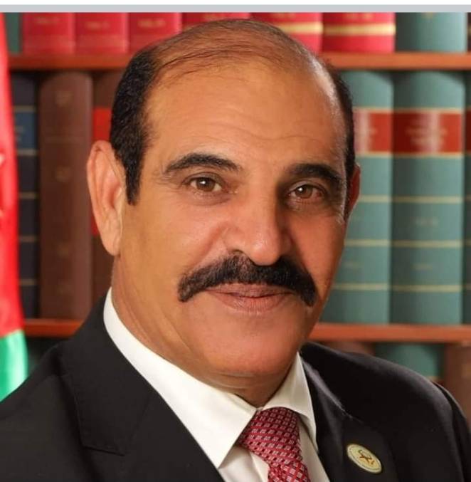 رئيس اتحاد الكتاب  يبارك لمدرسة الفكر التربوي بالفوز