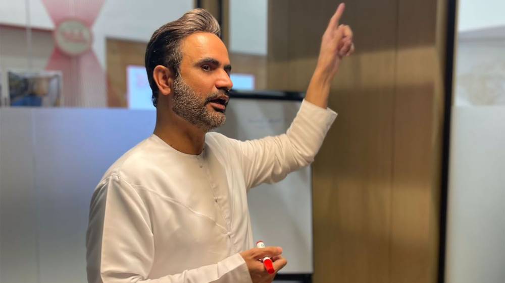 غرفة الكتابة حكاية ... عام من الإبداع يفرز 100 من الكٌتًاب يشكلون نواة مستقبل كتابة السيناريو في الإمارات