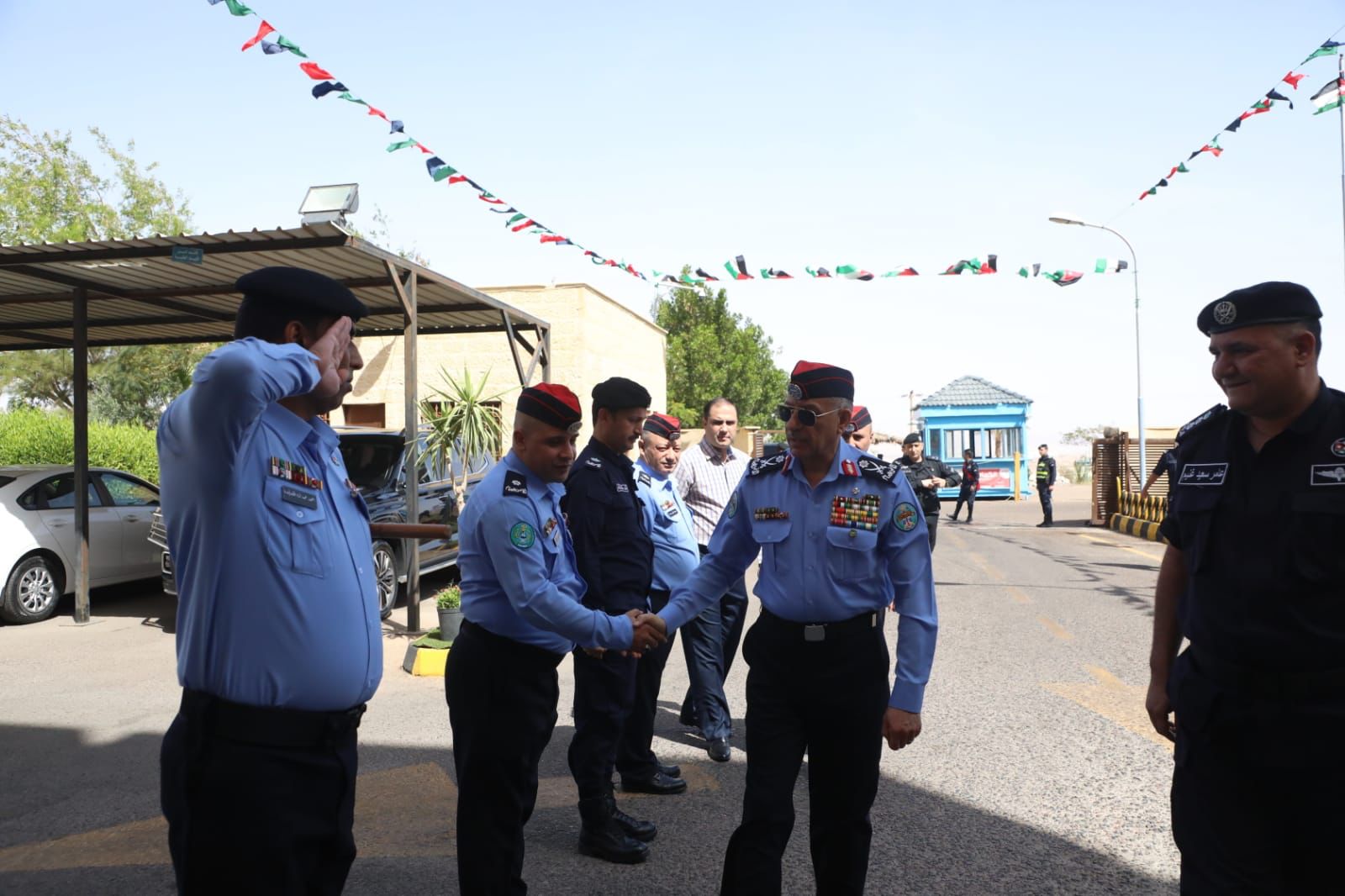 خلال جولة تفقدّية .. مدير الأمن العام يؤكد على الخدمات الأمنية والإنسانية لزوار وأهالي العقبة