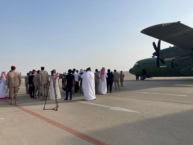 وصول طائرة كورية من السودان على متنها 29 كوريًّا إلى جدة