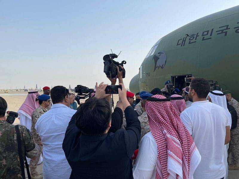 وصول طائرة كورية من السودان على متنها 29 كوريًّا إلى جدة