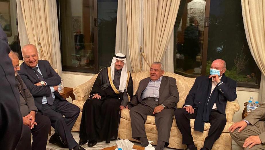 السفير السعودي لدى الاردن يقدم ، واجب العزاء في وفاة دولة رئيس الوزراء الأردني الأسبق مضر بدران.