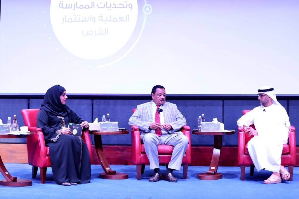 ملتقى الشارقة للإعلام الأسري الثالث في يومه الثاني جلسات حوارية وأوراق عمل وورش متنوعة