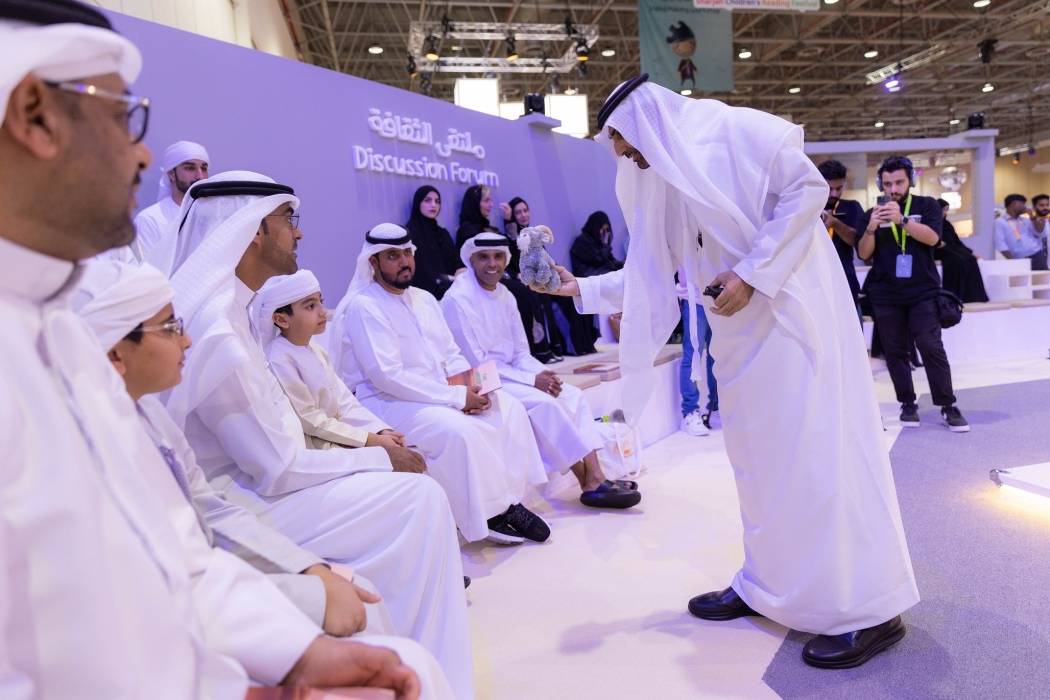 تحدث في جلسة بين الطبيعة والإنسان خلال الشارقة القرائي للطفل 2023