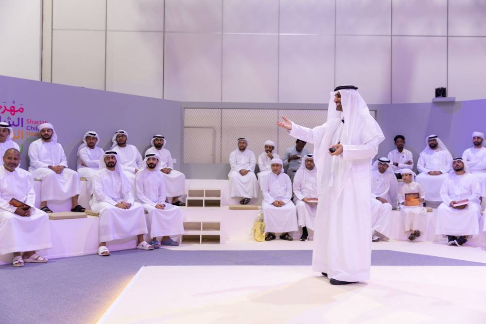 تحدث في جلسة بين الطبيعة والإنسان خلال الشارقة القرائي للطفل 2023