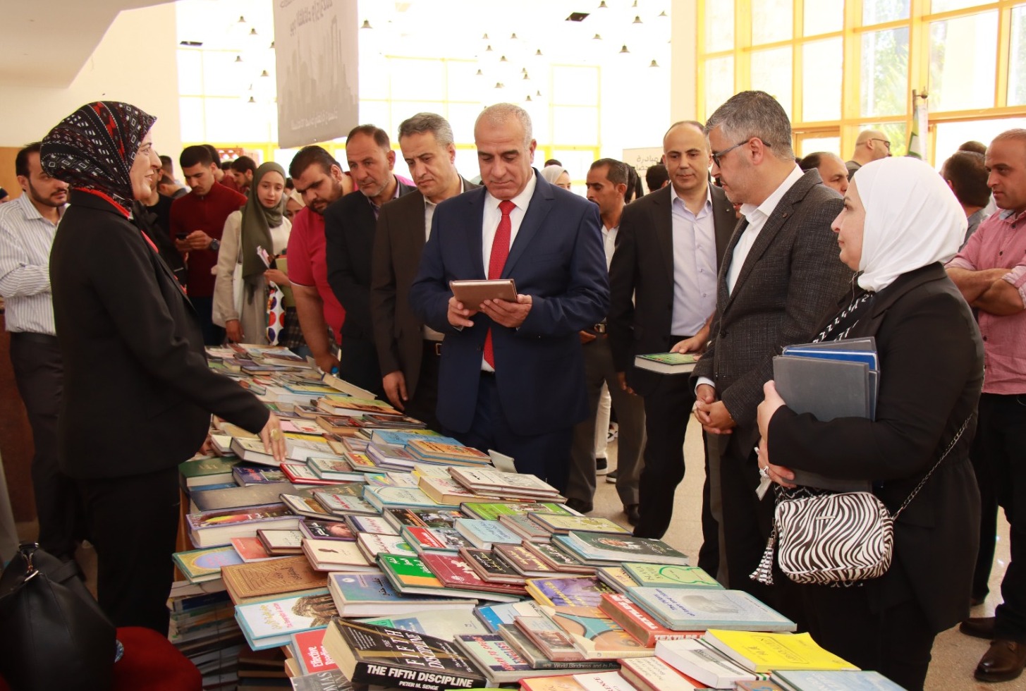 أمانة عمان الكبرى تنظم مبادرة كتابنا حضارتنا في جامعة الحسين بن طلال