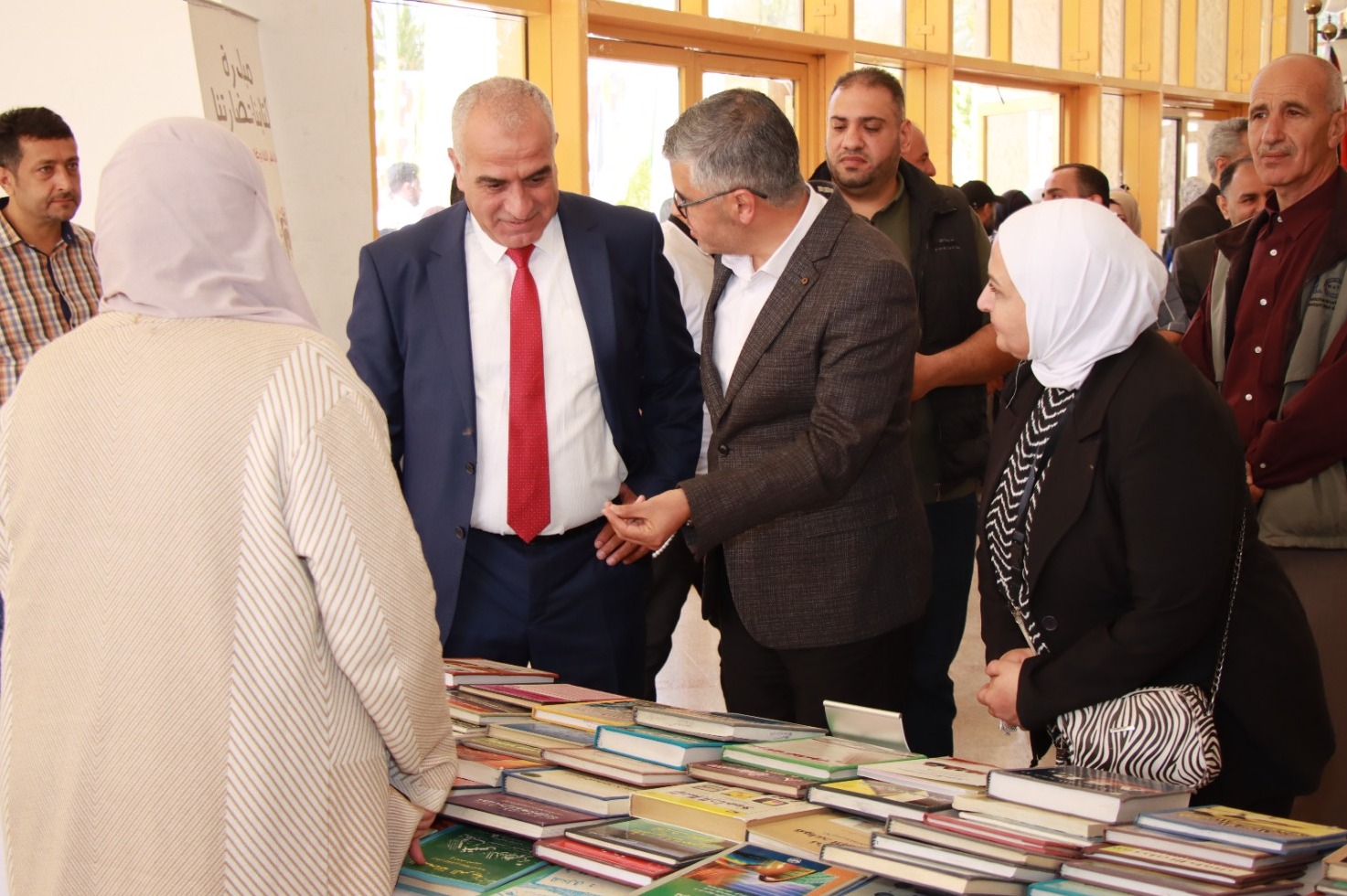 أمانة عمان الكبرى تنظم مبادرة كتابنا حضارتنا في جامعة الحسين بن طلال