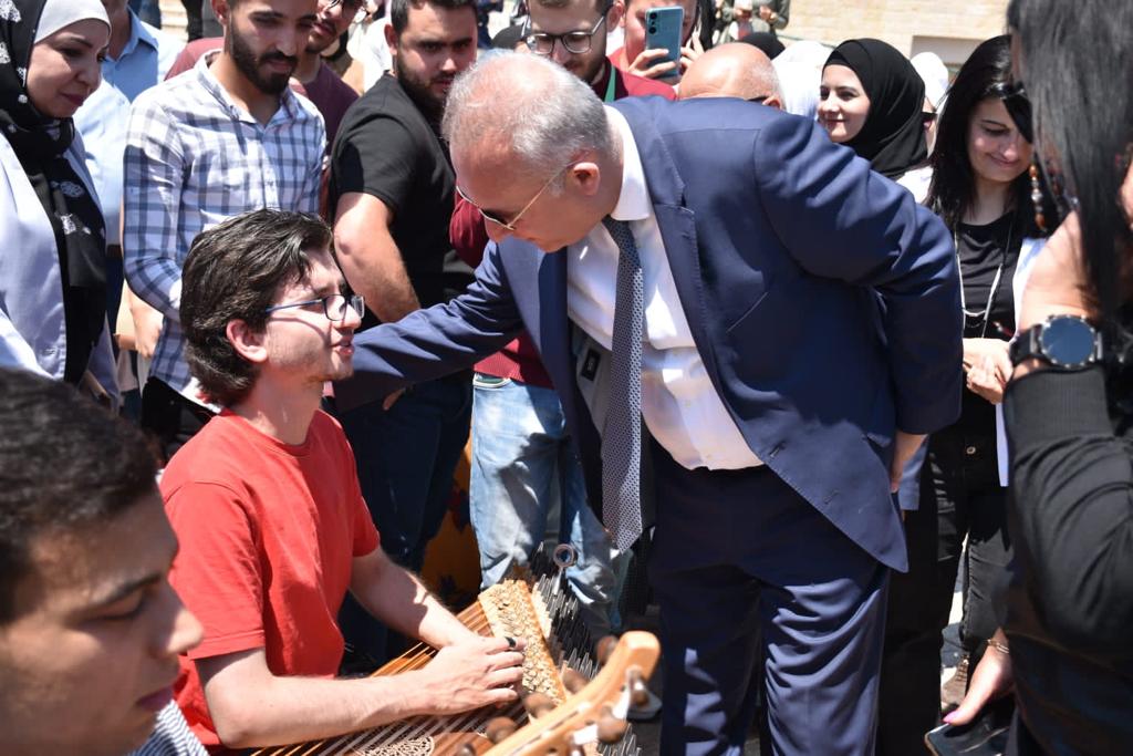 اليرموك: كلية الفنون الجميلة تنظم مبادرة طلابية.. لحنها الموهبة وألوانها الإبداع .. صور  