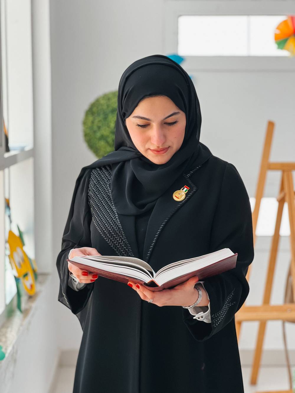 خلود الحفيتي تصدر كتاب خمسة أيام في بيت عمي 