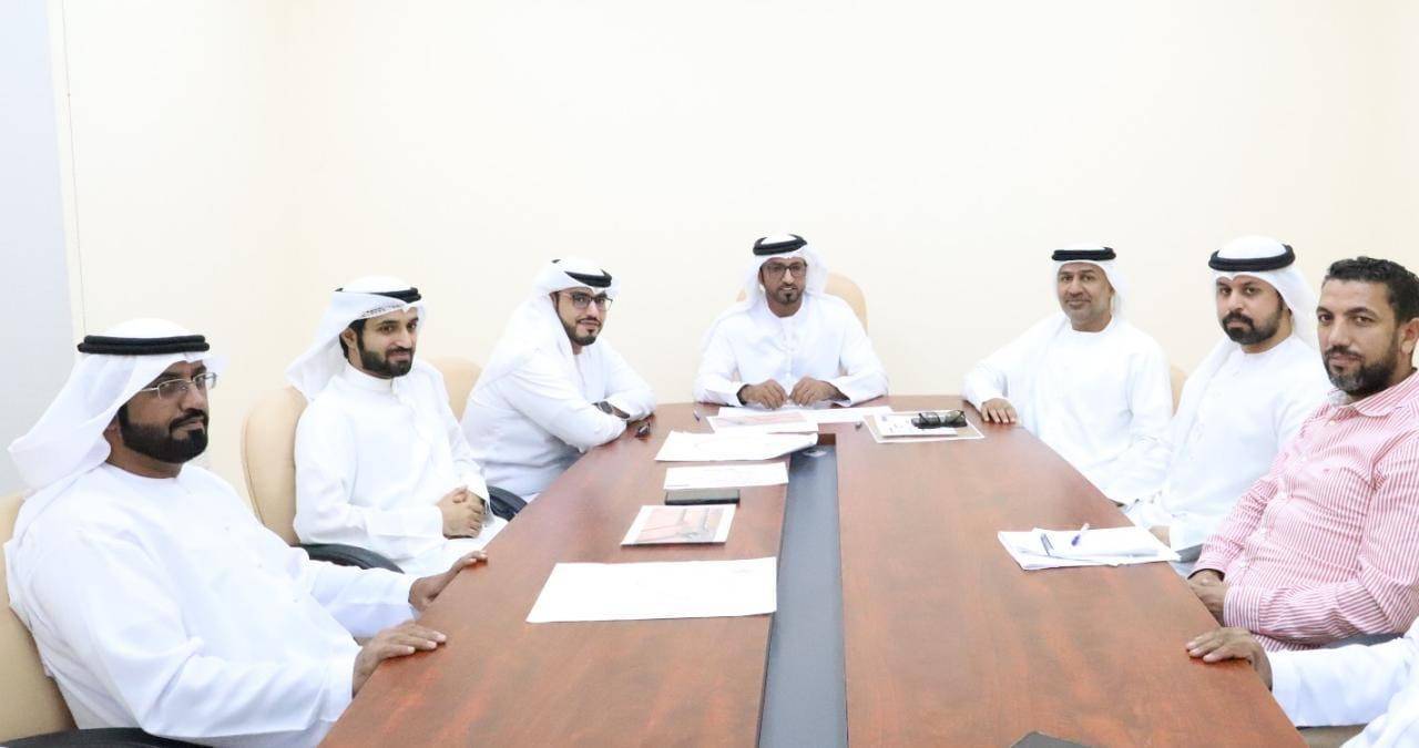 اجتماع لمناقشة الأعمال الأنشائية بميدان الذيد لسباقات الهجن