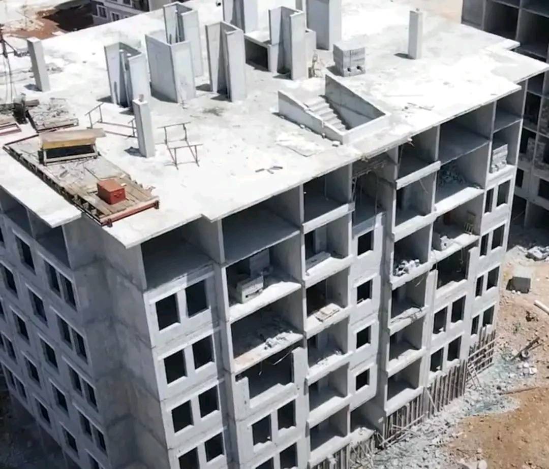 الصحفي التركي حمزة تكين : قبل 100 يوم مر من هنا زلزال مدمر.. واليوم تمر الحكومة التركية من نفس المكان