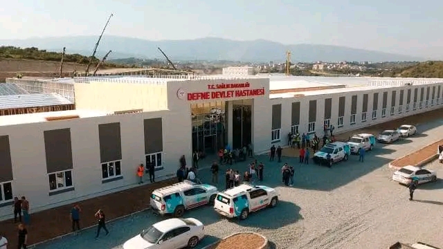 الصحفي التركي حمزة تكين : مستشفى كامل متكامل تم بناؤه خلال 60 يوما فقط ويفتتحه الطيب أردوغان الأحد 