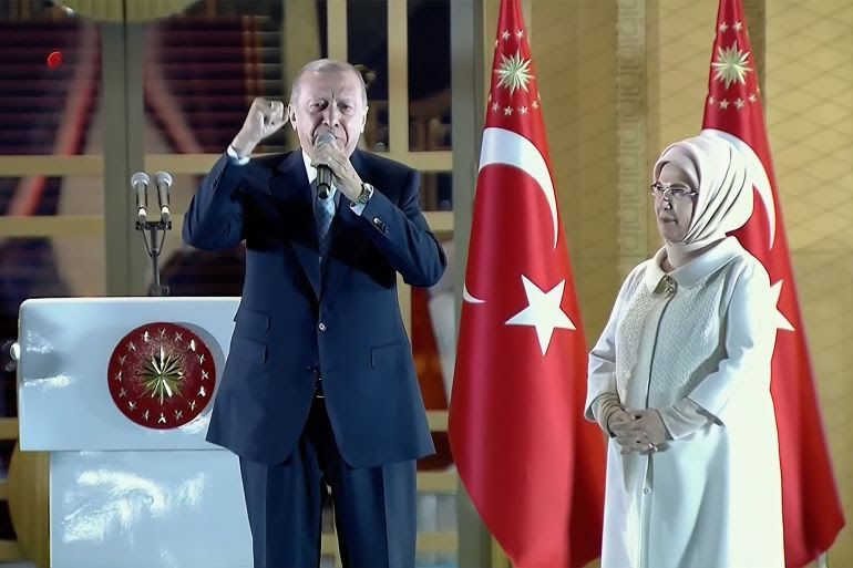 أردوغان خلال خطاب شرفة النصر : العدل أساس الملك في حكمنا .. وتمكننا من التصدي للقيود والعراقيل والدسائس