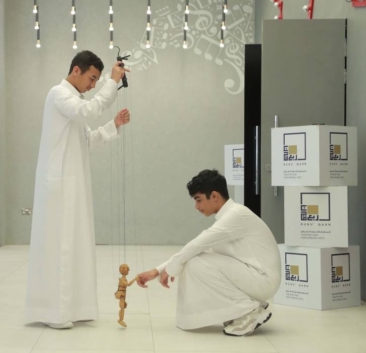 معرض الشمس للجميع – القمر لك يستضيف موهوبي ناشئة الشارقة