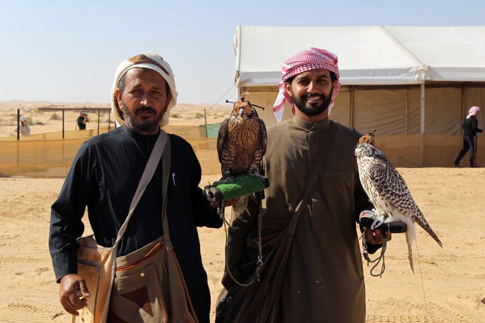 معرض أبوظبي للصيد يُطلق مُسابقة:   أفضل مجموعة متكاملة من أدوات الصقارة لرحلات المقناص 
