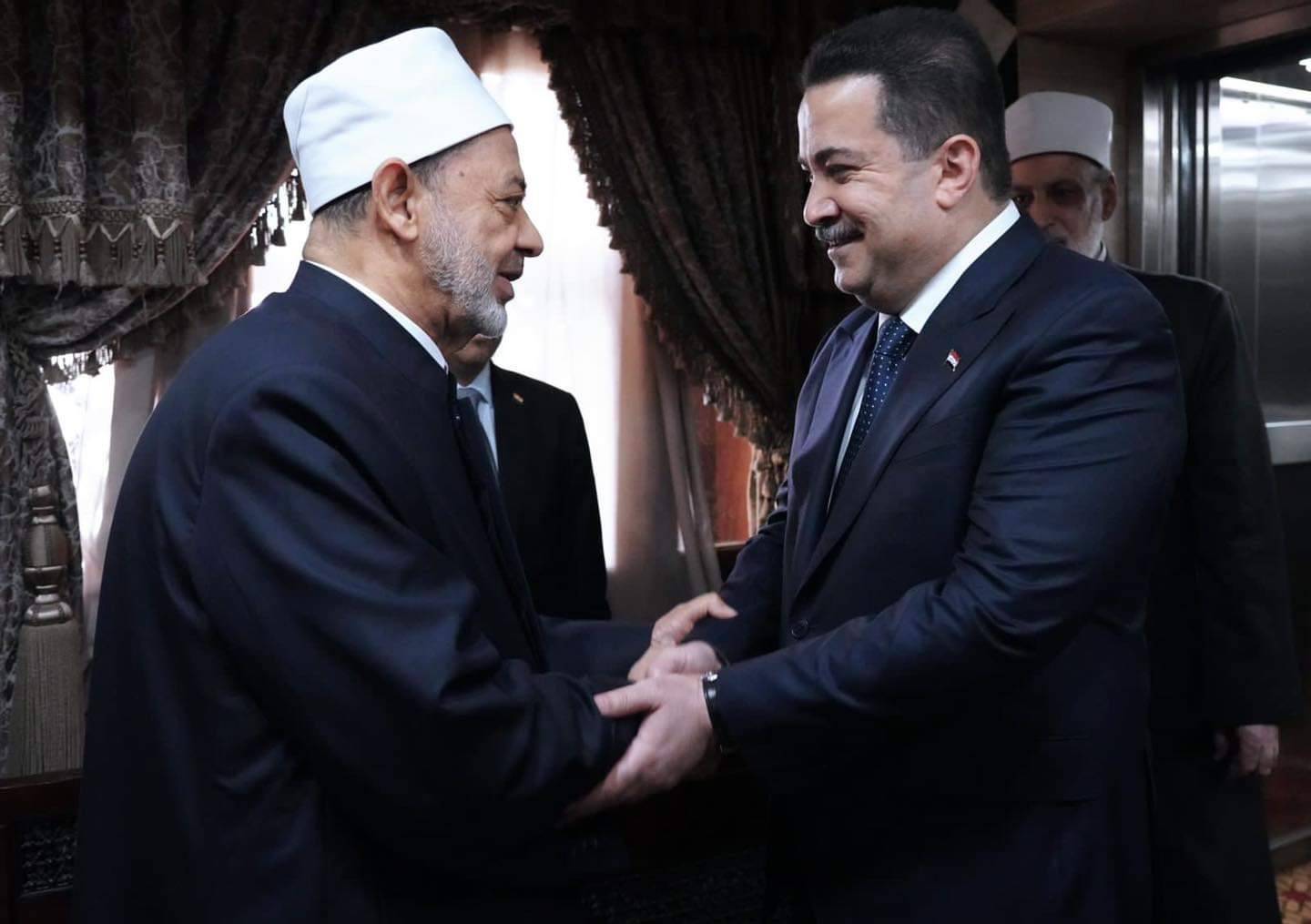 وفد عراقي رفيع المستوى برئاسة السوداني وصل القاهرة ويلتقي شيخ الازهر الشريف