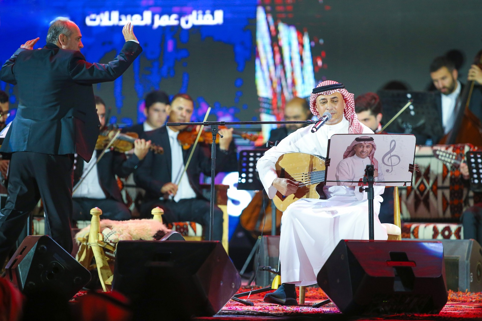 عمر العبداللات يضيء ليل السعودية بأغانيه 
