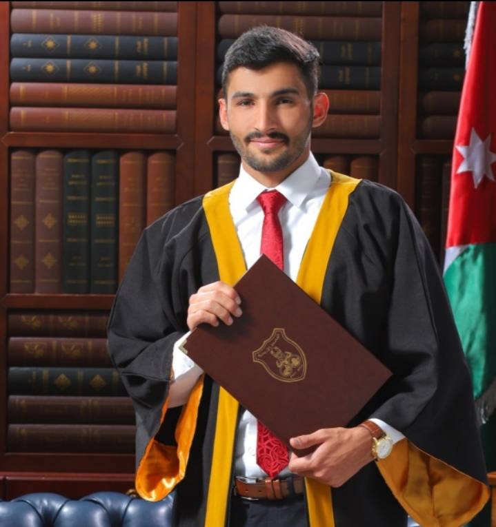 الدكتور صهيب السلايمة  مبارك التخرج