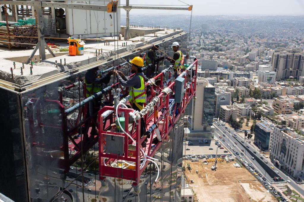 مدير عامّ شركة بوّابة الأردنّ يعلن عن تقدّم العمل في مشروع أبراج السادس 