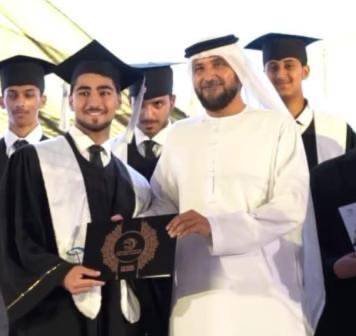 مدرسة الأكاديمية الأولى بعجمان تحتفل بتخريج طلبة الصف الثاني عشر من طلبة المرحلة الثانوية