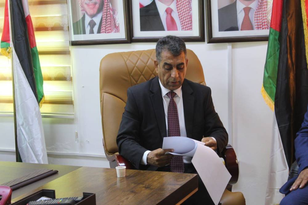 لإقامة مصنع للمخللات  بلدية الشفا في عجلون تسلم موقع الأرض لشركة الولاء للإعاشة.