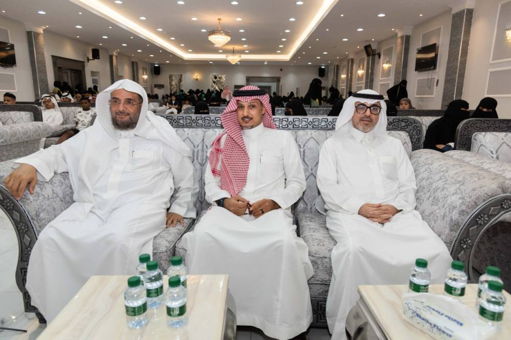 فريق همسات الثقافي  بالأحساء يكرم أكثر من ٢٠٠ شخصية متفوقة ومتميزين بالعمل التطوعي