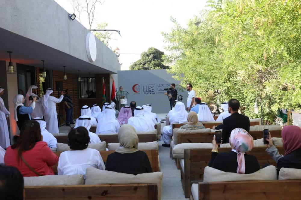 تحت رعاية معالي الشيخ خليفة بن محمد بن خالد آل نهيان سفير دولة الإمارات في عمّان افتتاح معرض عطايافي الأردن بتنظيم من الهلال الاحمر الاماراتي.