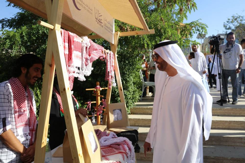 تحت رعاية معالي الشيخ خليفة بن محمد بن خالد آل نهيان سفير دولة الإمارات في عمّان افتتاح معرض عطايافي الأردن بتنظيم من الهلال الاحمر الاماراتي.