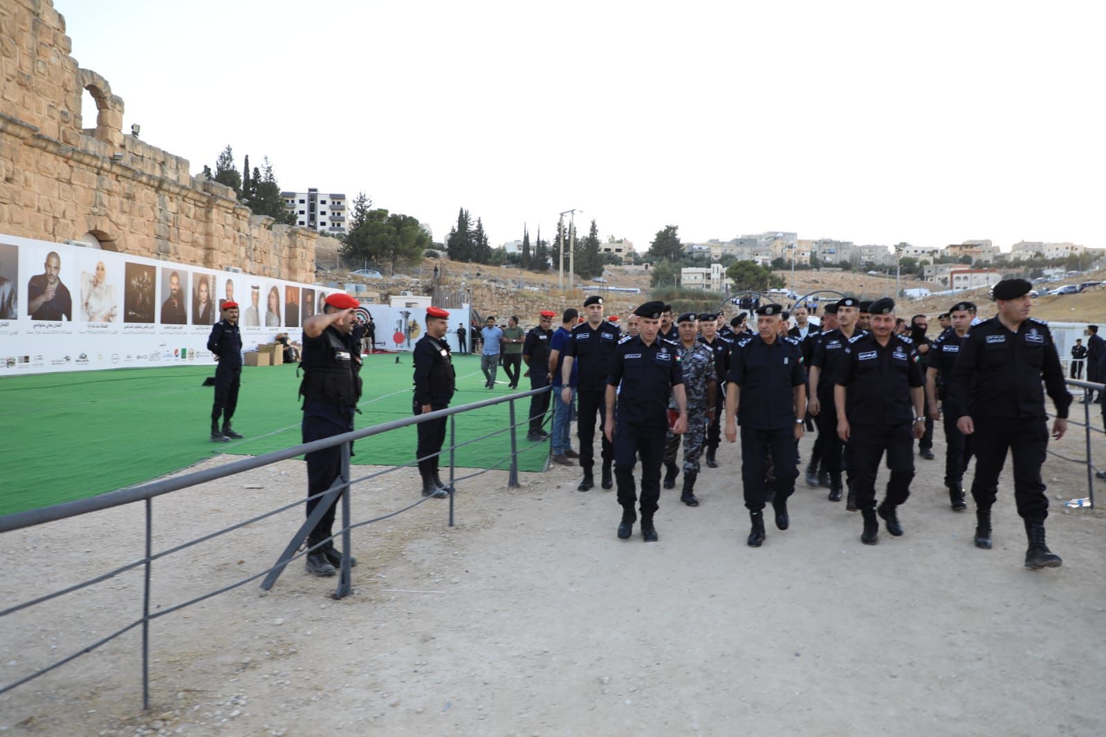 مدير الأمن العام يتفقّد موقع مهرجان جرش 