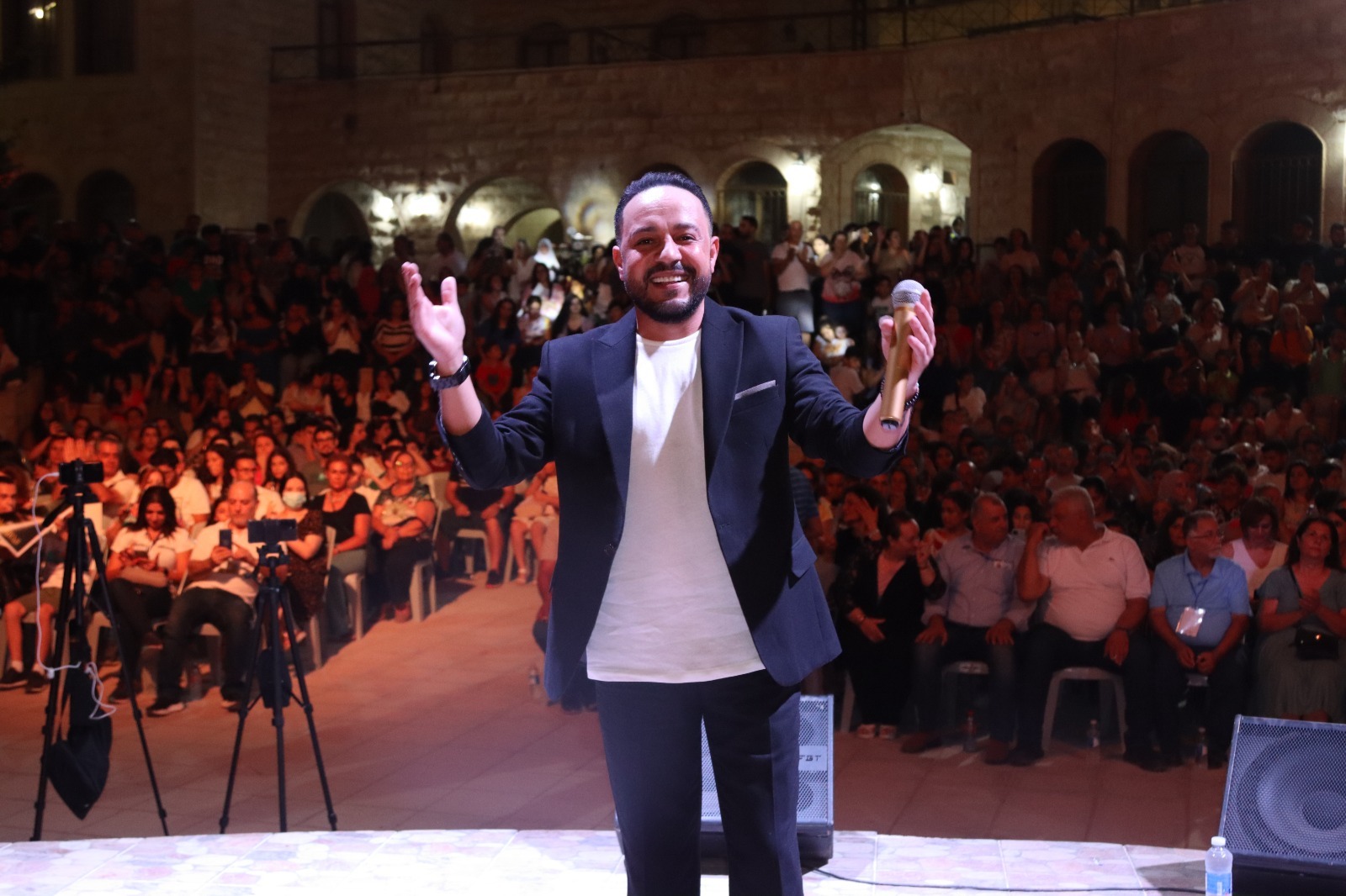 محمود سلطان يسحر جمهور مهرجاني: صيف عمانوالفحيص بأغانيه