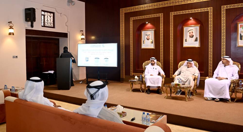 تراث الإمارات ينظم ندوة عن نشأة الجهاز الحكومي بأبوظبي