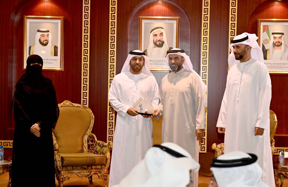 تراث الإمارات ينظم ندوة عن نشأة الجهاز الحكومي بأبوظبي