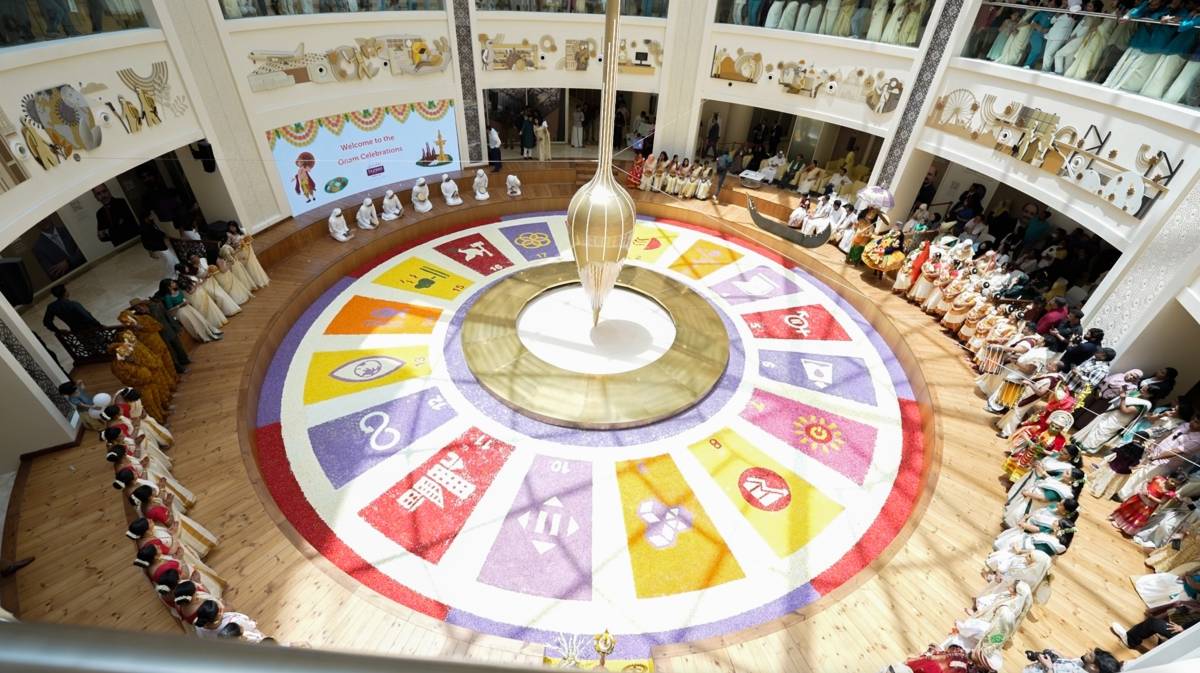 1000 شخص يصنعون أول سجادة زهور بالإمارات تركز على الاستدامة