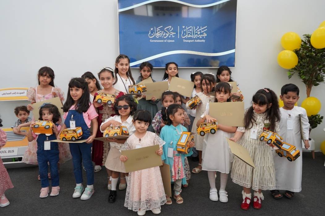 نقل عجمان  تحتفل بالعودة  الطلبة للمدارس مع أبناء موظفيها