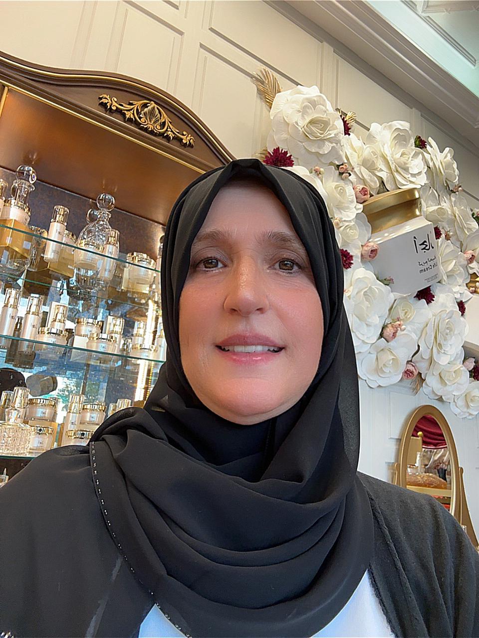 رنا القدسي مصممة أغلى عباءة بالعالم تطلق زيت الحياة من أحجار يحقق نتائج مبهرة