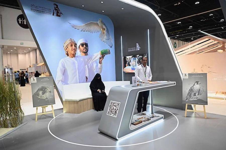 ابو ظبي تستقبل نموذج لقصر المؤسس  الملك عبد العزيز  وبركة العشار في قلب معرض الفروسية والصيد الدولي