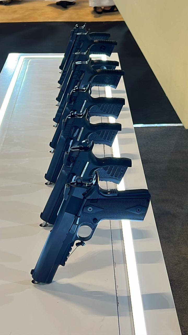 ولي عهد أم القيوين يزور جناح شركة تسليح القابضة في معرض أبوظبي للصيد والفروسية 2023