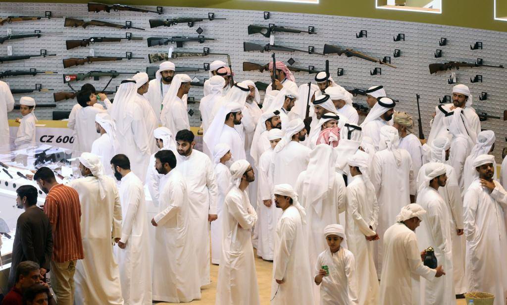 جمهور غفير في أولى أيّام أبوظبي للصيد والفروسية 2023