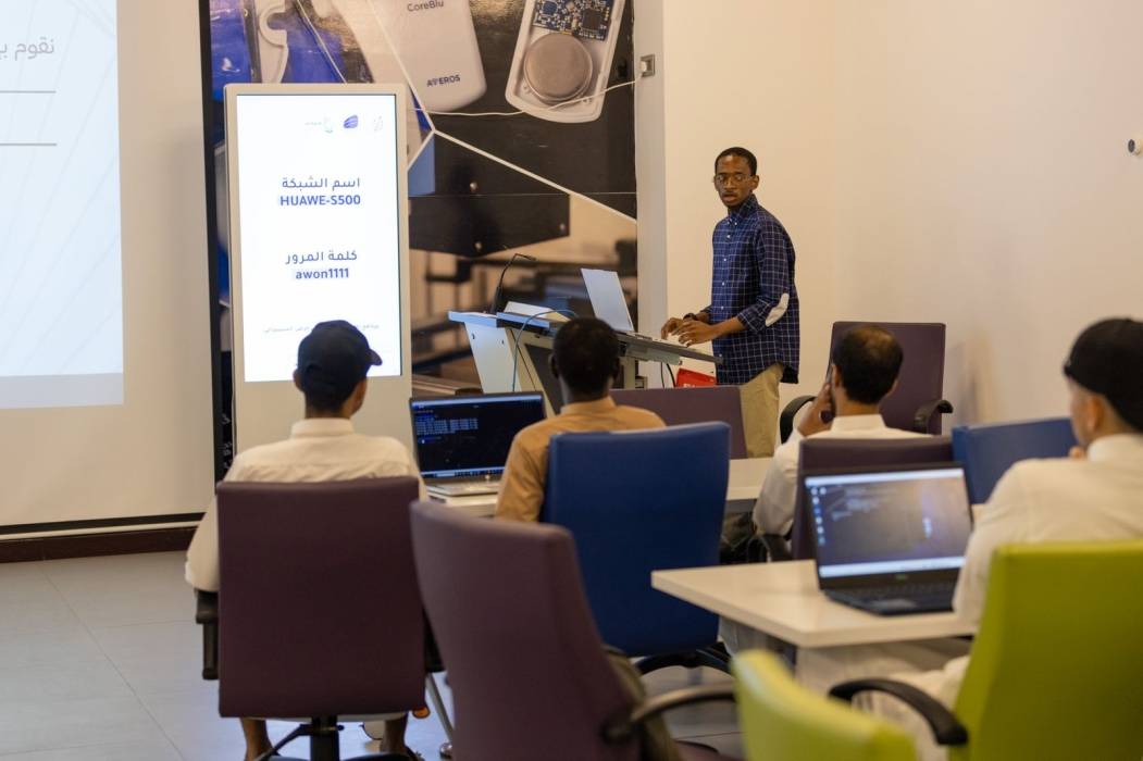 عون التقنية تواصل برامج (الريادة الرقمية في الأمن السيبراني) لتأهيل 33 شابة وشابة لسوق العمل التقني