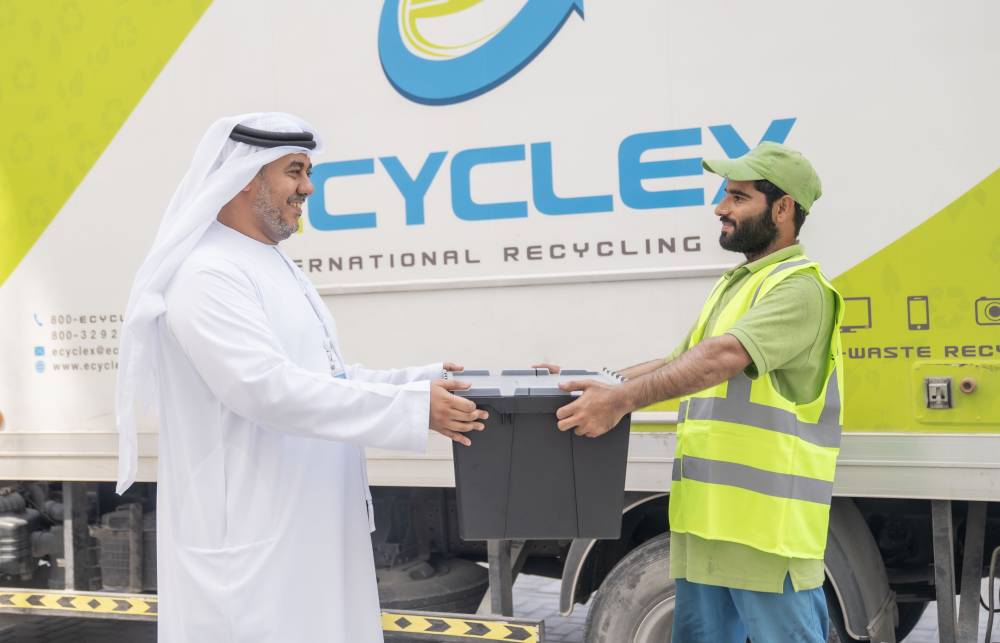 الموانئ والجمارك والمنطقة الحرة تتبرع بــ68 جهازاً لصالح حملة تبرع بجهازك